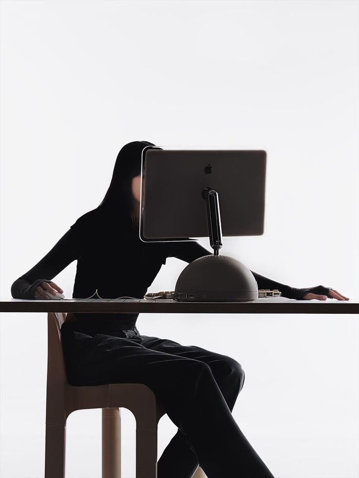 Profesional trabajando en una iniciativa comercial